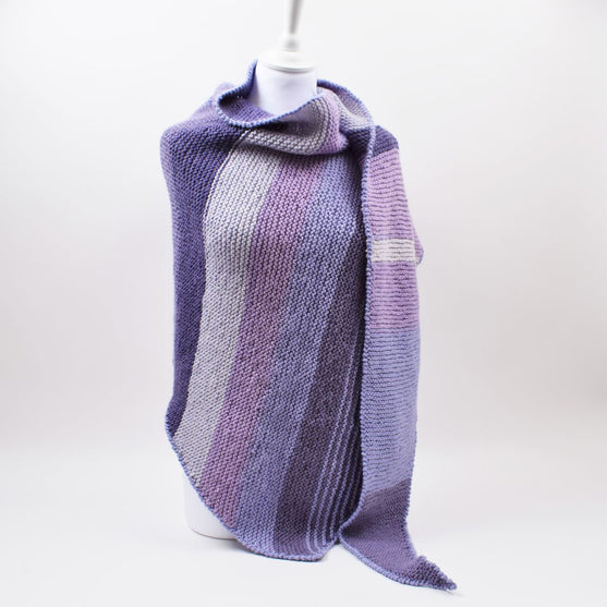 Asymmetrischer Schal mit Streifen
2