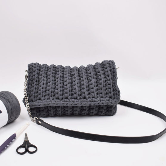 Clutch im Rippenmuster
3