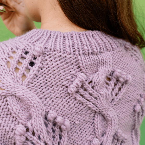Apotheosis - Pullover mit Zöpfen und Noppen
5