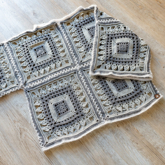 Lace Embrace - Pullover
9