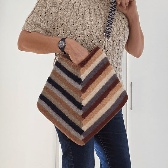 Layer-On-Layer - Gefilzte Tasche
2