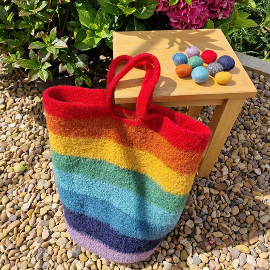 Rainbow Stripes - Filztasche
2