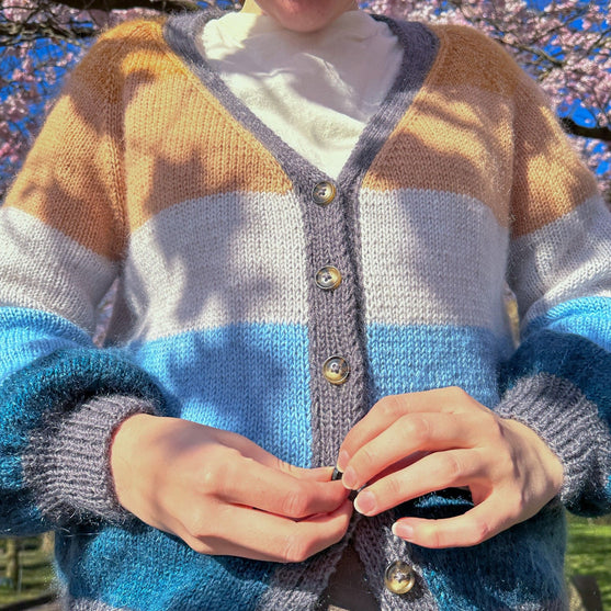 Brede Striber - Kurzer Cardigan
7