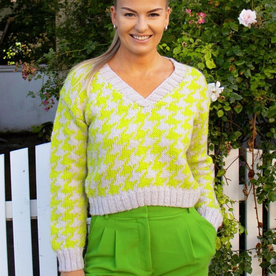 457-03 Akita Pullover
3