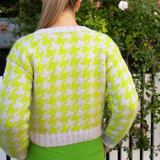 457-03 Akita Pullover
5