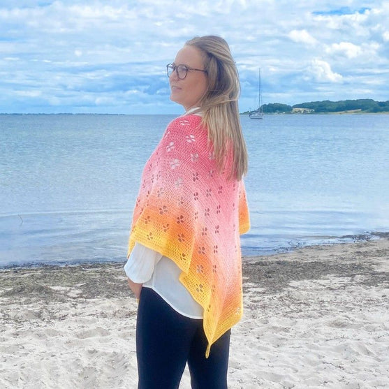 Flying Flowers - Poncho
4