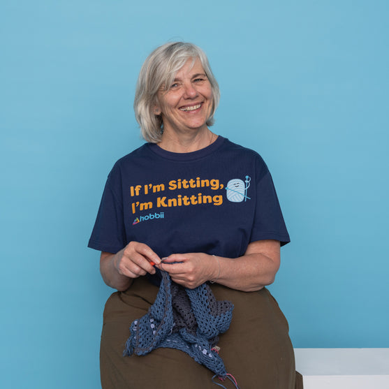Sitting Knitting T-shirt - Yarniis (Limited Edition) - Hobbii
2