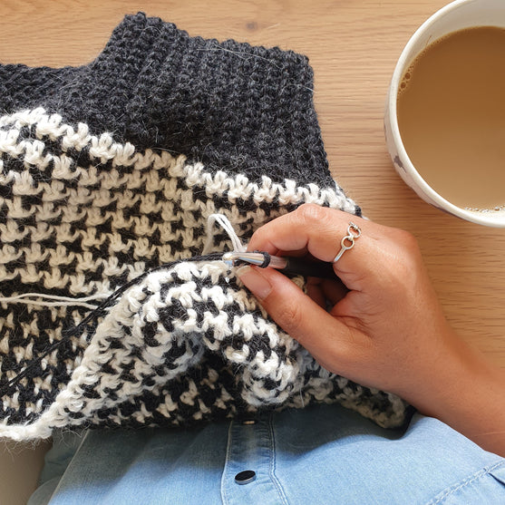 Houndstooth Harmony - Pullover
3