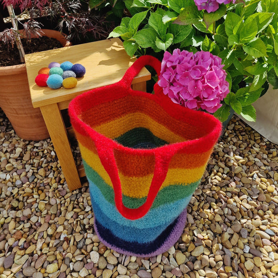 Rainbow Stripes - Filztasche
5