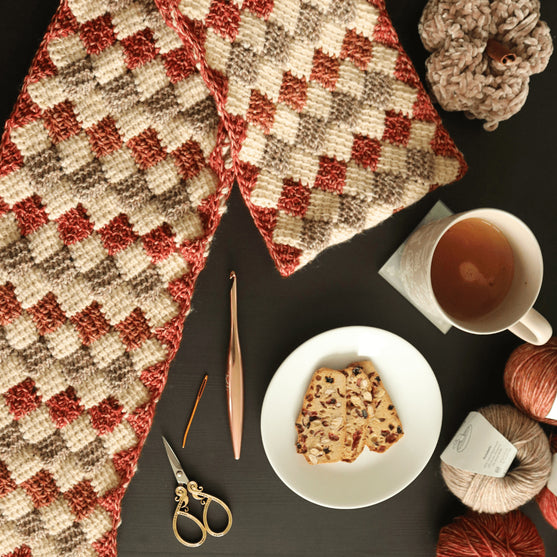 

The Bookish Scarf - Schal
6