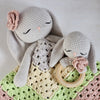 

Retro Bunny Love - Rassel und Schmusetuch
1