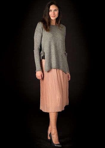 

1577 - Tunika mit seitlichen Bindegürteln
1