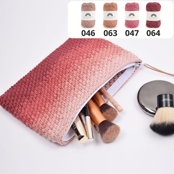 

Gehäkeltes Kosmetik-Etui - Ton in Ton
3