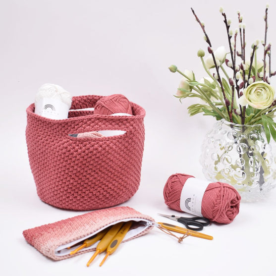 

Gehäkelte Garntasche mit Struktur 8/8
1