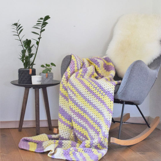 

Granny quer - Sofadecke
1