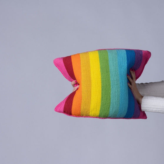 

Ara - Gestreiftes Kissen
5