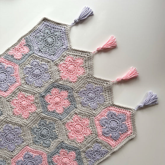 

Cozy Hexi Flower - Decke
3