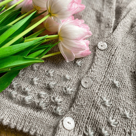 

Dandelion Blowing - Strickjacke Mohair Edition
6