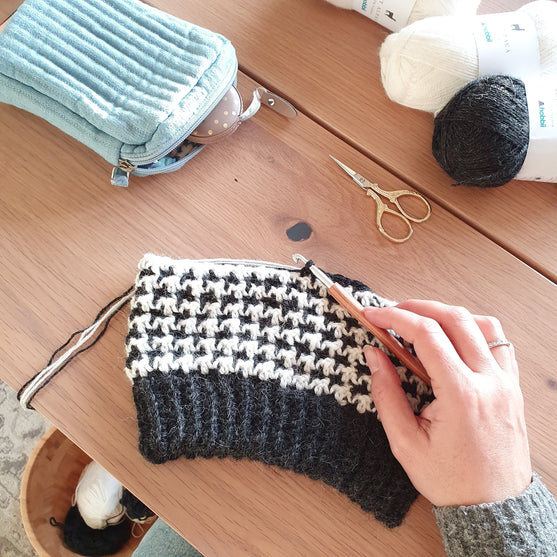 

Houndstooth Harmony - Mütze
2