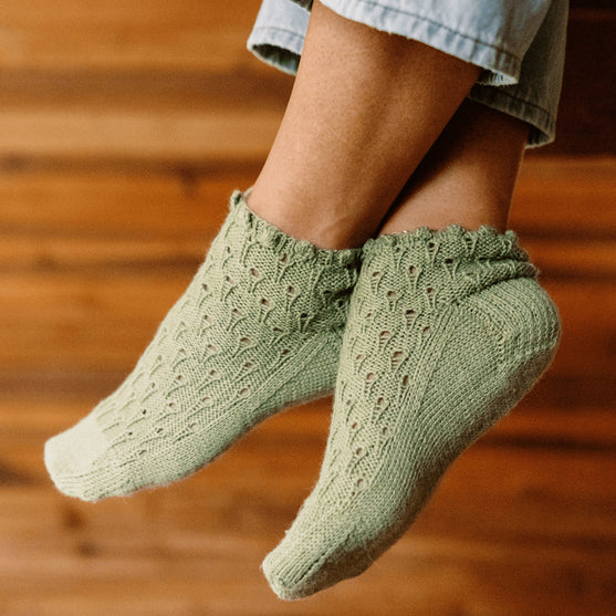 

Rosmarino - Kurze Socken mit Lochmuster
1