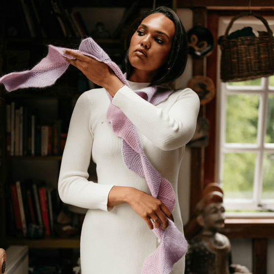 

Undulate - Fächerschal mit Krausrippen
7