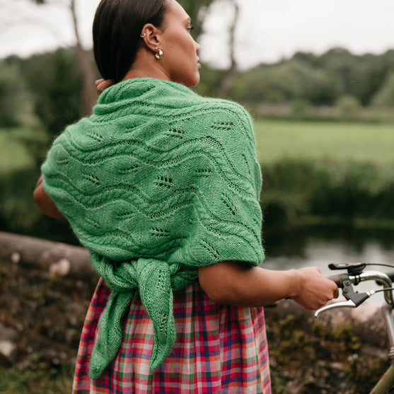 

Hiedra Shawl - Wrap mit Blattmotiv
2