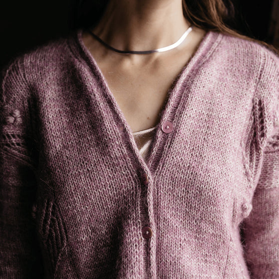 

Antanilla - Lochmuster-Cardigan
7