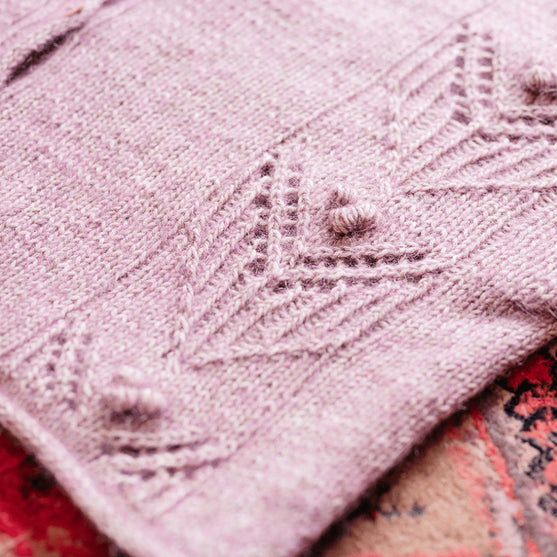 

Antanilla - Lochmuster-Cardigan
9