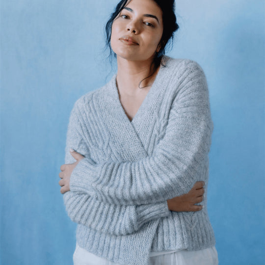 Cloudbusting - Cardigan mit Zopfmuster