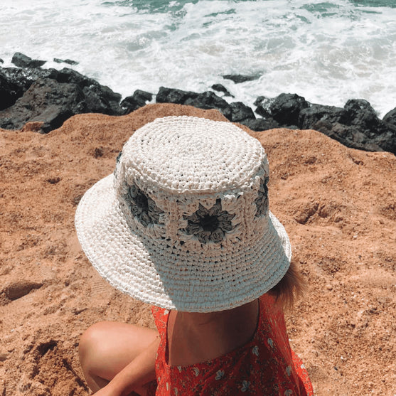 

Gänseblümchen-Boater-Hut
14