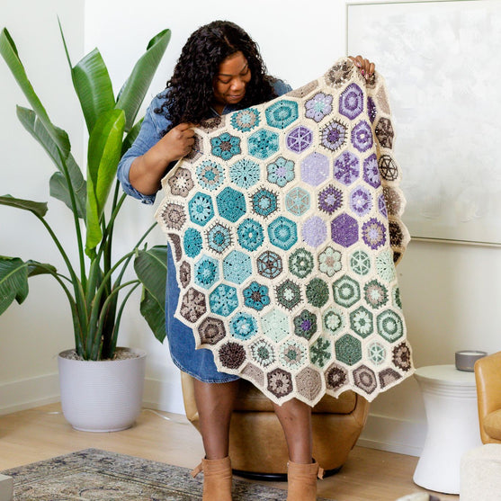 

Aura - Motivdecke - #FrostandBloomCAL
3