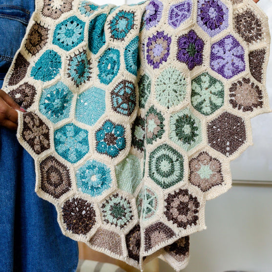 

Aura - Motivdecke - CAL
7