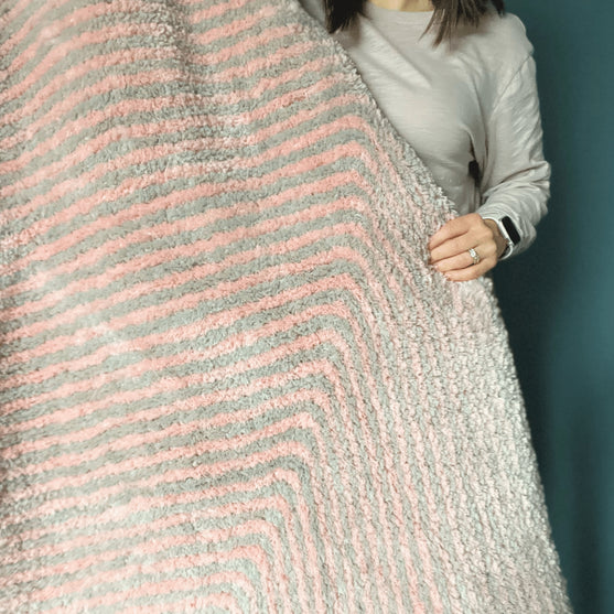 

Ruby’s Mitered Square Blanket - Decke
3