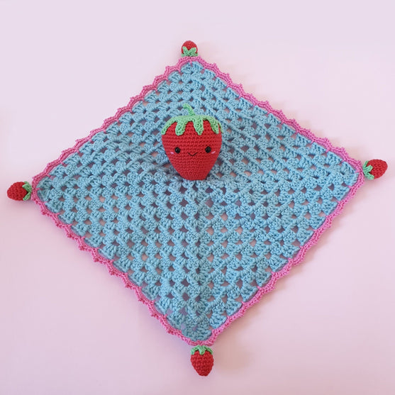 

Kawaii Erdbeer-Schmusetuch
2