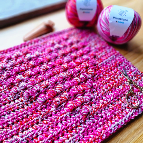 

One L O V E - Wandbehang
5