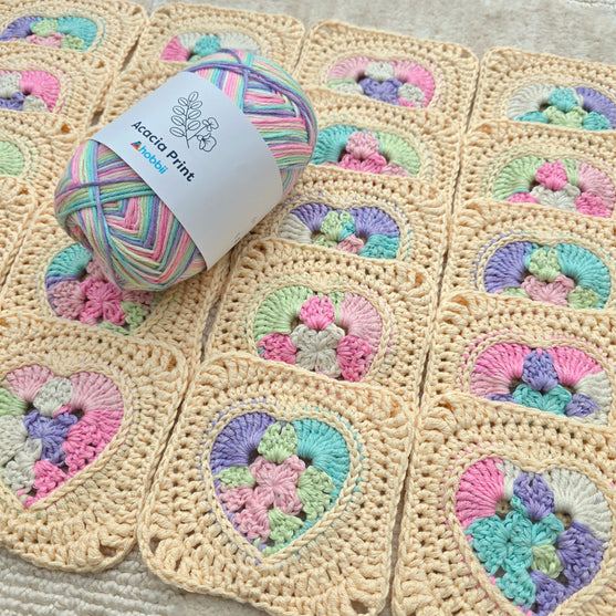

Blossom Hearts - Babydecke
4