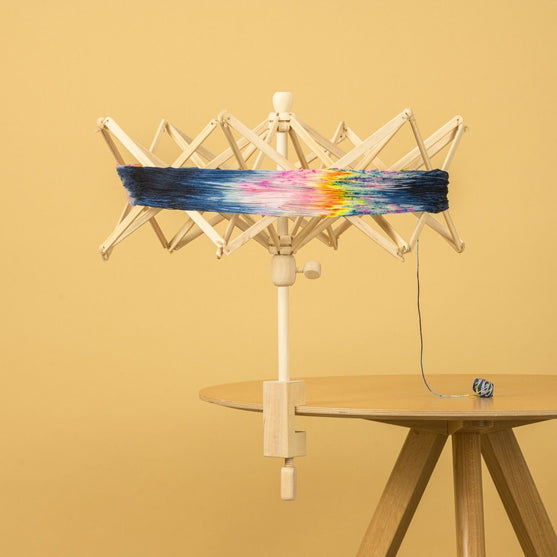 

Garnwinde/Schirmhaspel aus Holz - Hobbii
3
