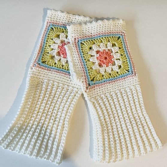 

Dahlia - Fingerlose Handschuhe
5