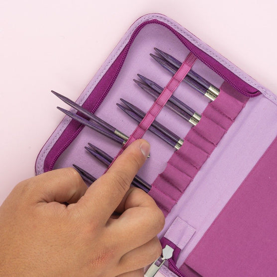 

Betula Set Essential mit kurzen austauschbaren Rundstricknadeln – Mulberry - Hobbii
2