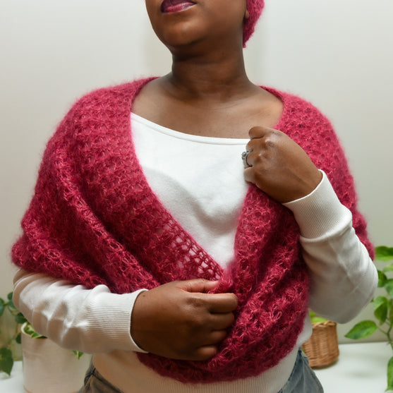 

Feathered Kiss - Loop-Schal & Stirnband
2