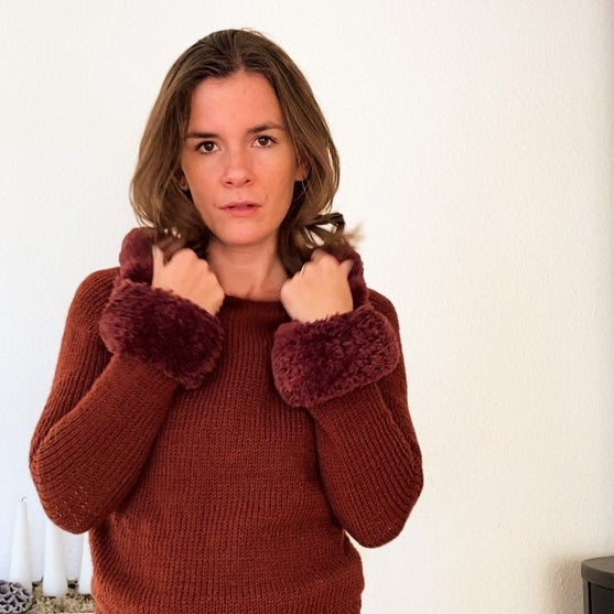 

Furry Friend - Pullover
2