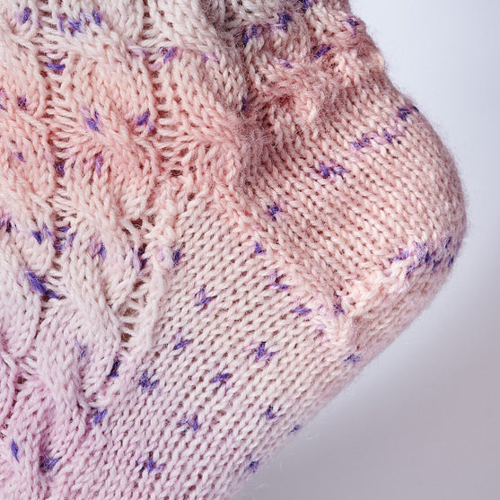 

Socken mit Zopfmuster
3