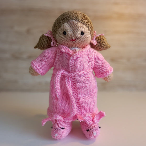 

Ida’s Bedtime Set - Puppenkleidung
1