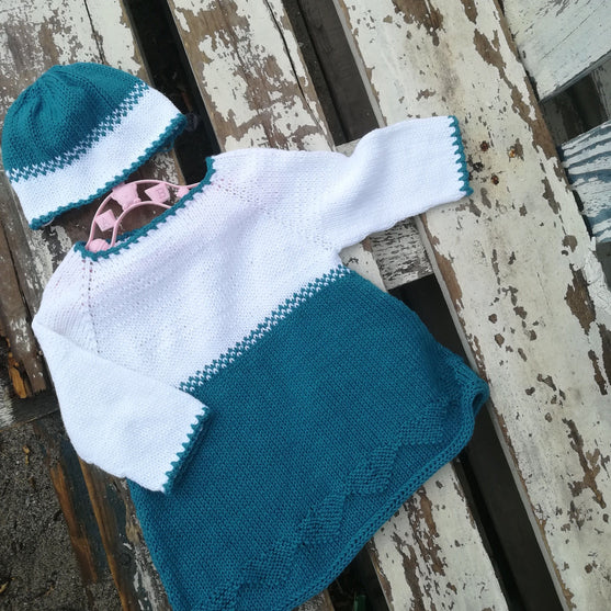 

Teal Darling - Babykleidchen und Mütze
1