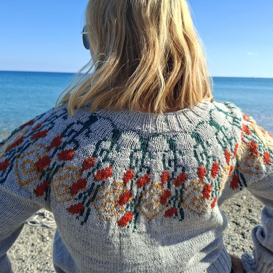 

Autumn Berries - Pullover
5