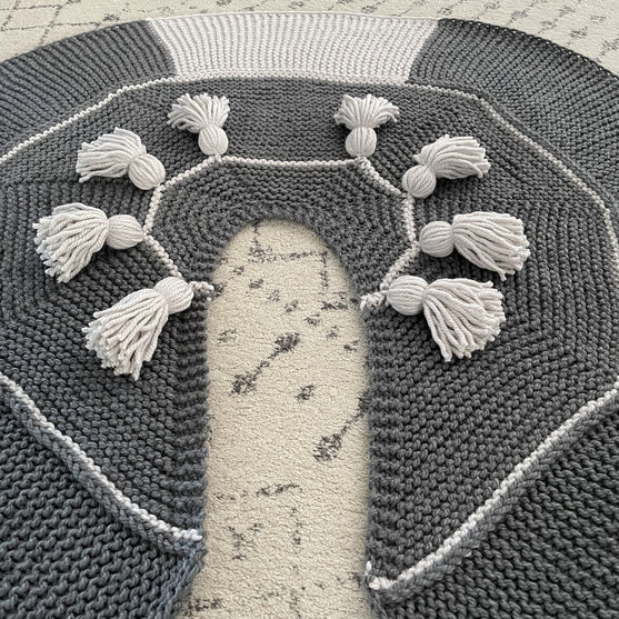 

Festive Tassels - Weihnachtsbaumdecke
5