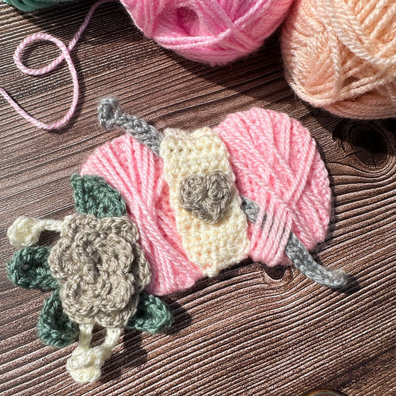 

Garnknäuel mit Häkelnadel - Applikation
1