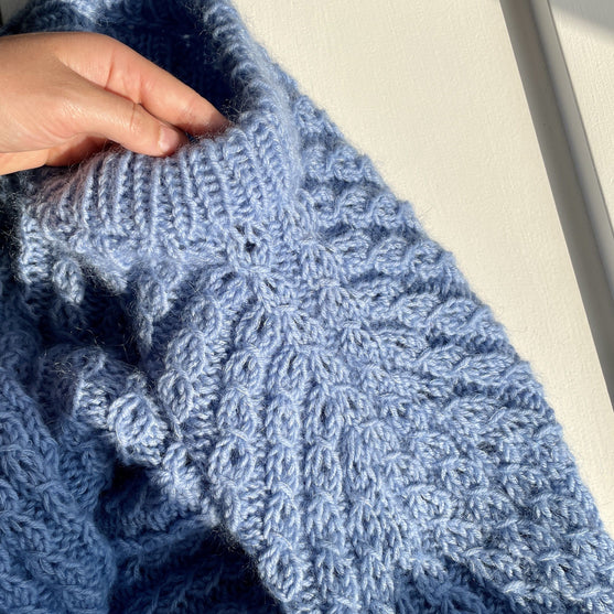 

Easy Twist Sweater - Pullover
4