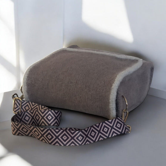 

Jess - Gefilzte Tasche
5