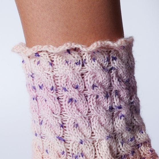 

Socken mit Zopfmuster
4